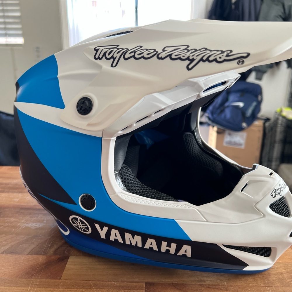 Troy Lee Designs - SE4 Yamaha L4 Helmet - White/Blue - Adult Medium